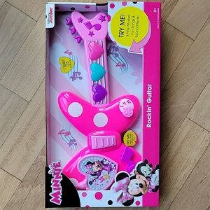 Minnie Rockin' Guitar